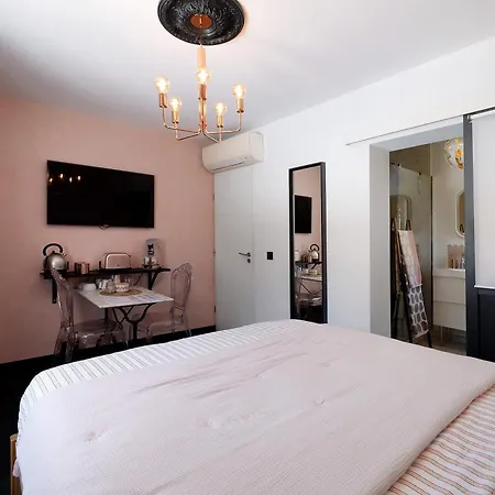 Les Arbousiers Bed & Breakfast 3*