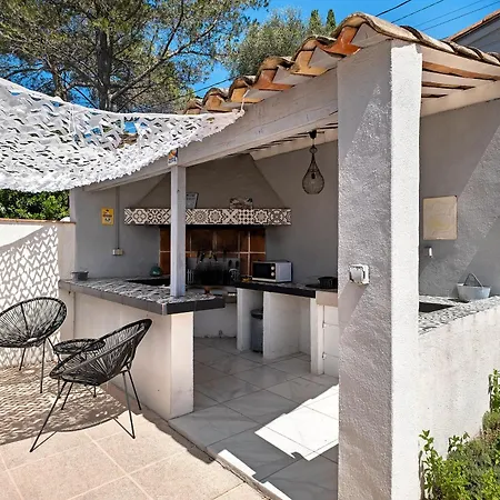Les Arbousiers Bed & Breakfast 3*