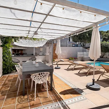 Les Arbousiers Bed & Breakfast 3*